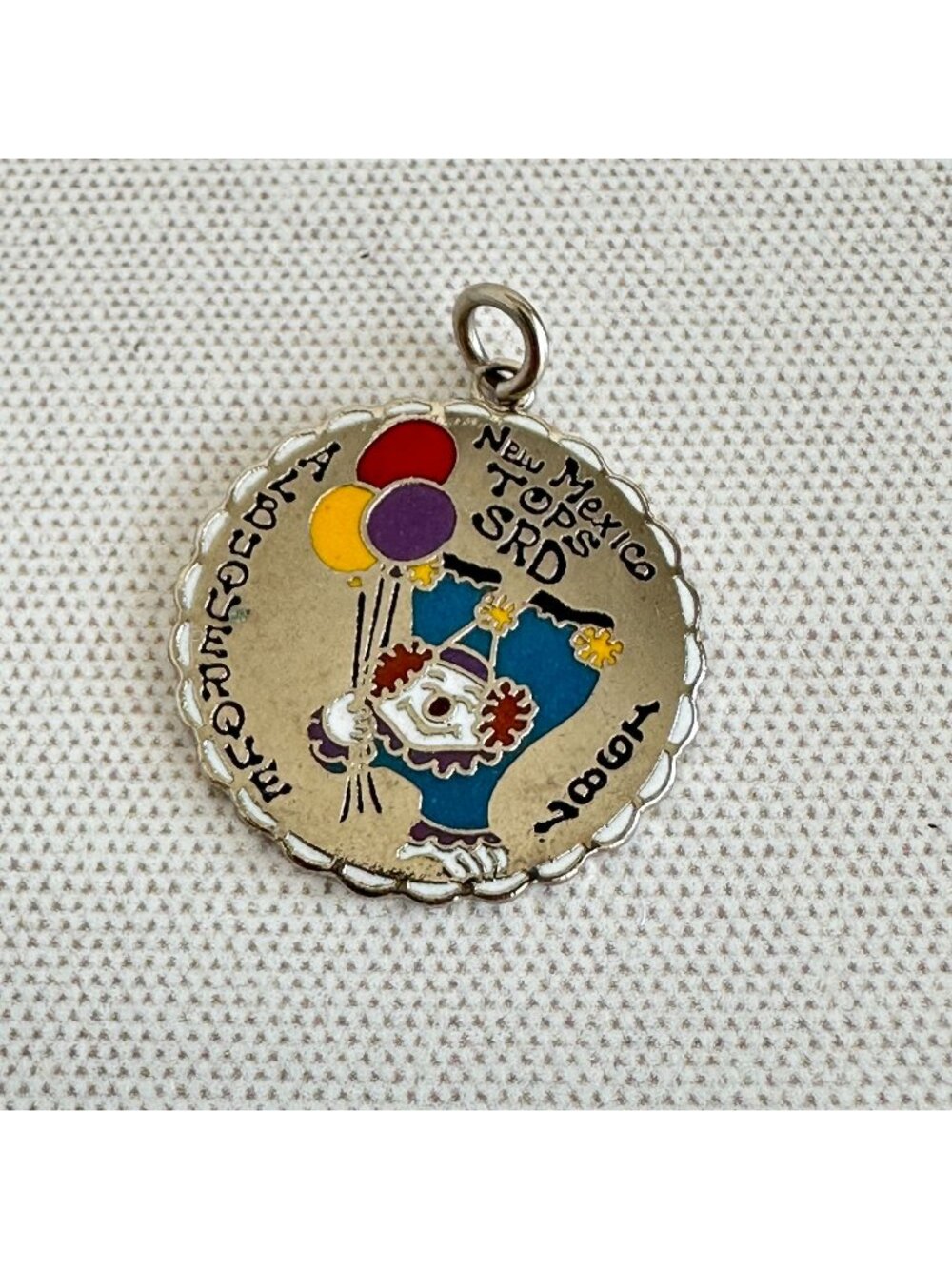 New Mexico Tops SRD 1987 Scalloped Edge Enamel Clown Pendant 1 1/4" Multicolor C